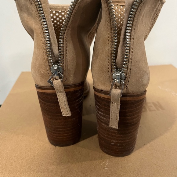 Steve Madden RUMBLE Perforated Suede booties - Picture 3 of 4
